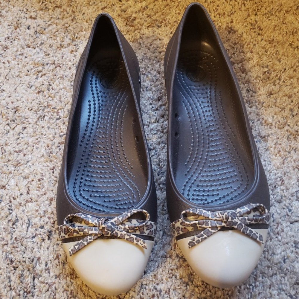 Crocs Brown Flat with Cream Toe & Leopard Bow